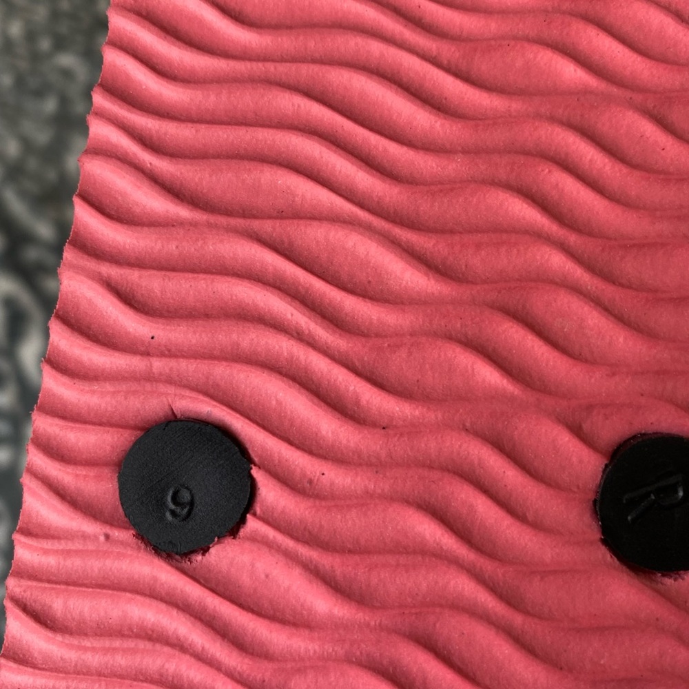 Hurley Pink Palm flip flops - Picture 3 of 3